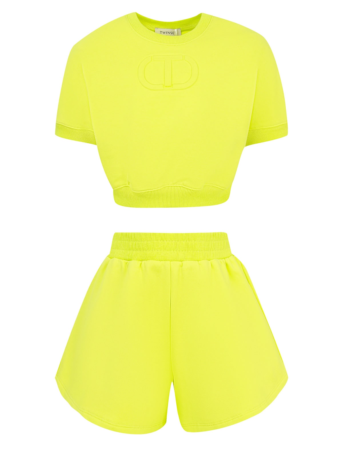 Комплект из футболки и шорт