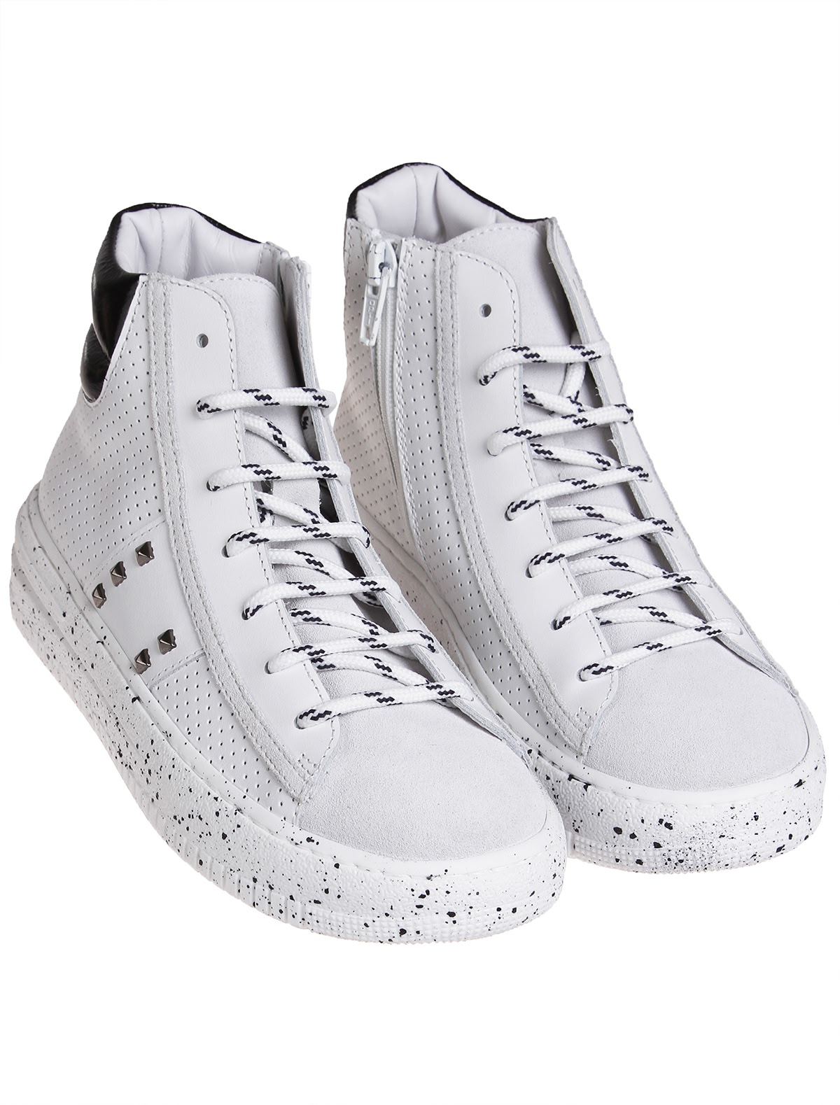 Высокие белые кеды