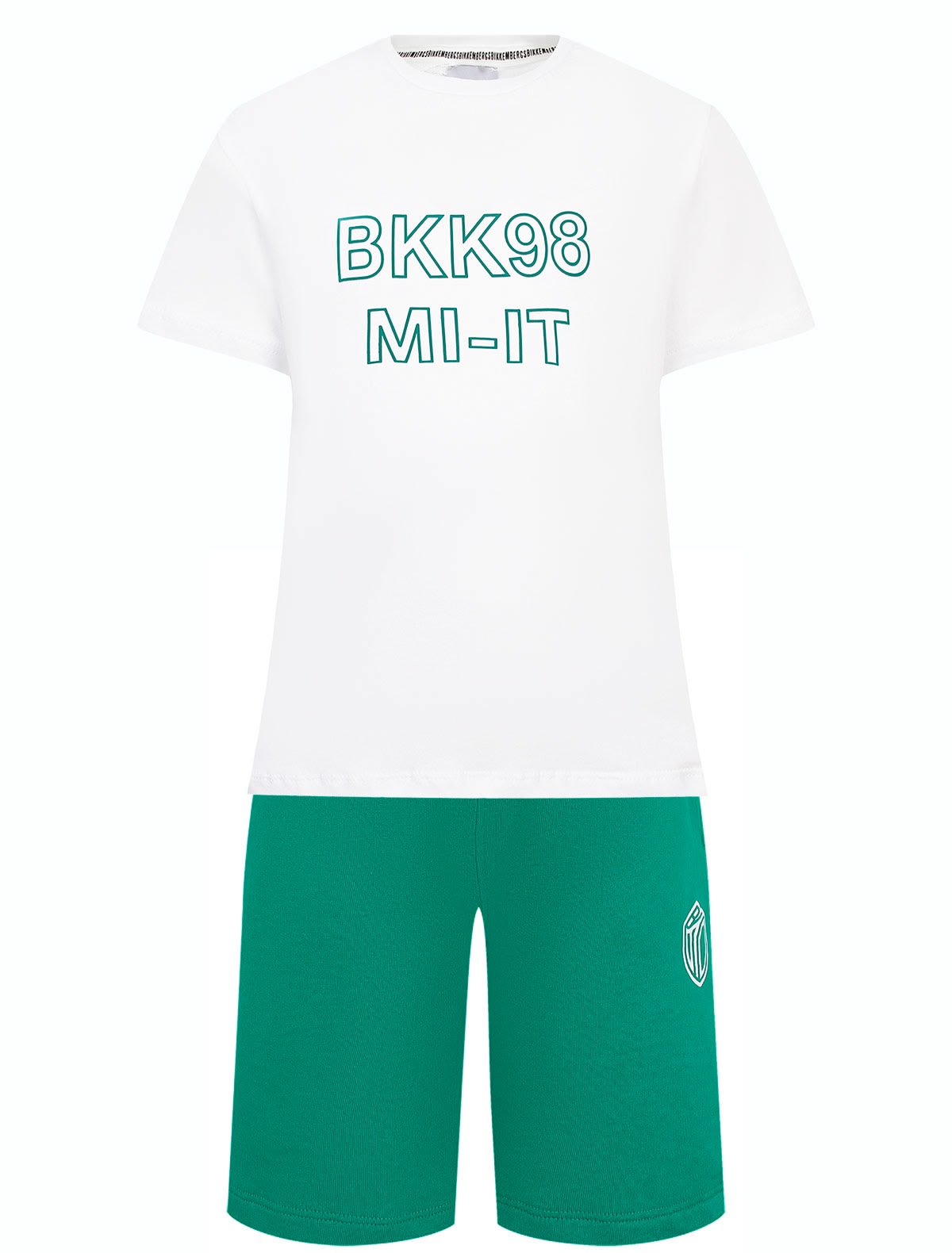 Комплект из футболки и зелёных шорт