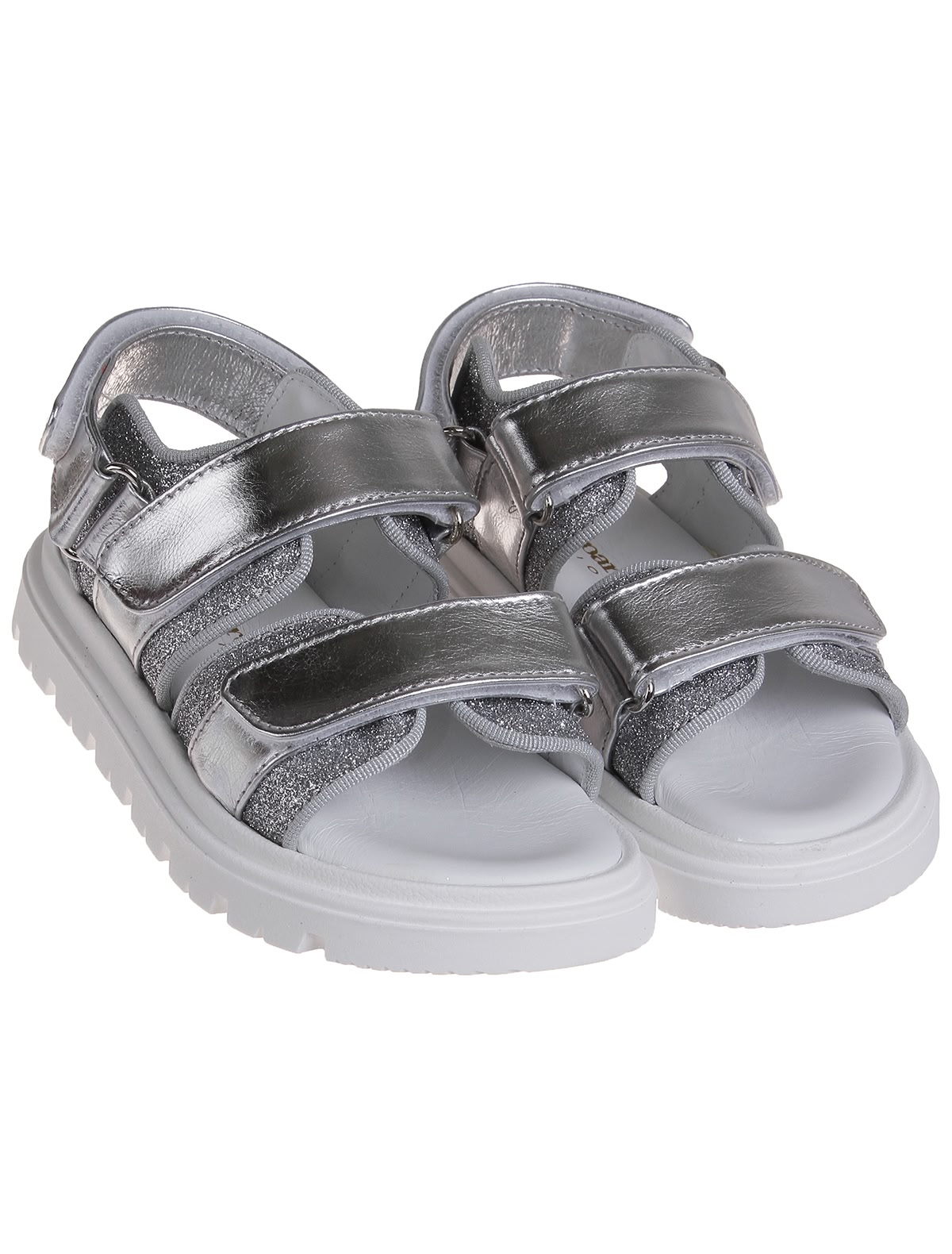 Серебристые босоножки из кожи
