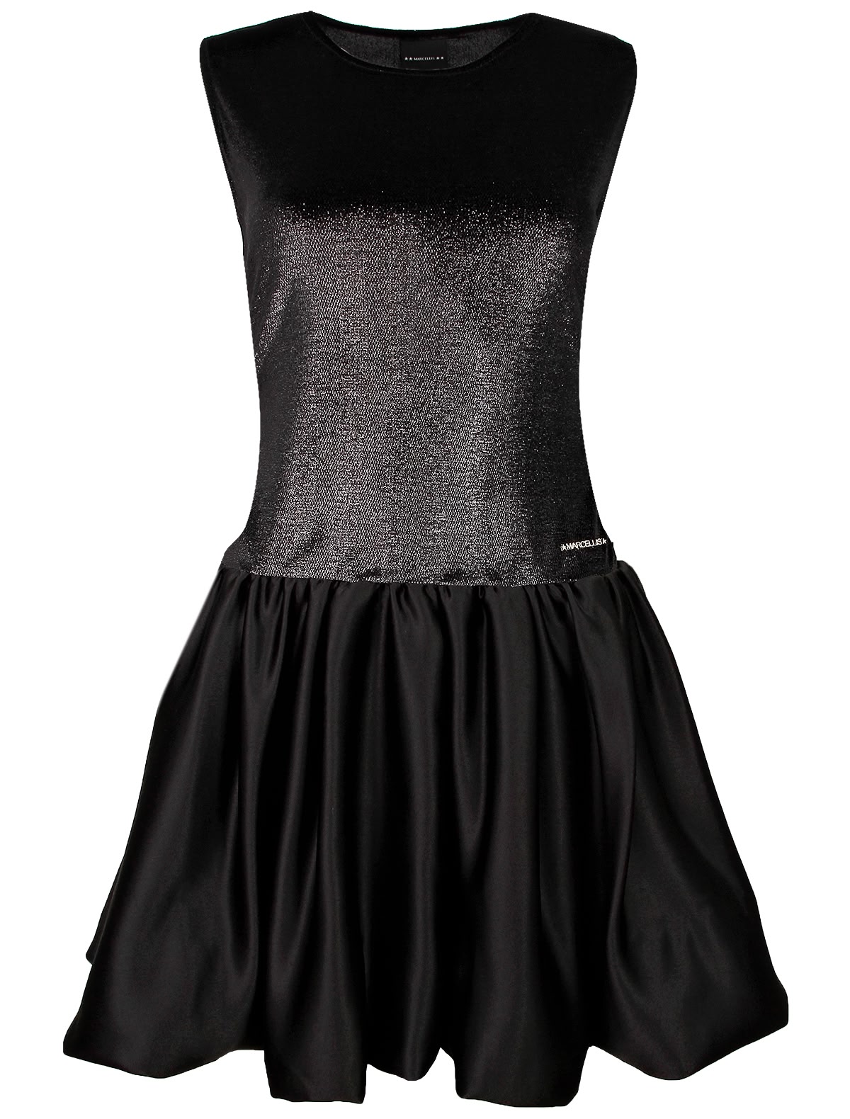 Чёрное платье без рукавов