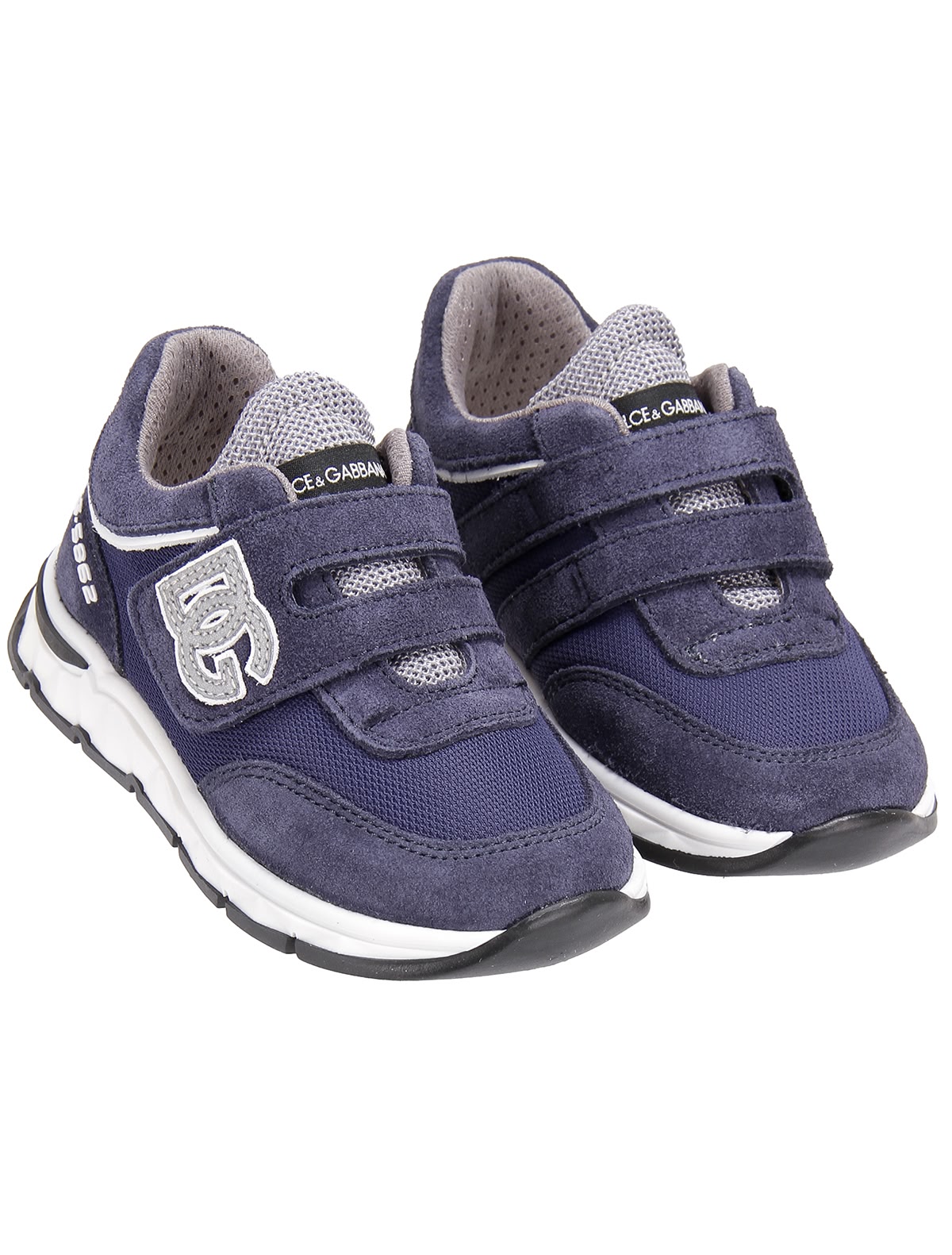 Синие кроссовки с нашивкой логотипа