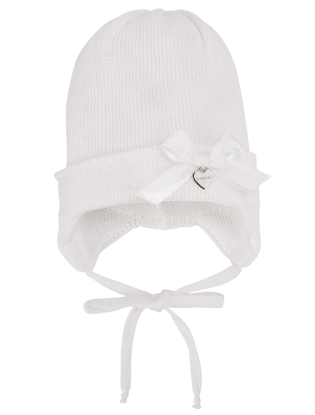Белая шапка с завязками