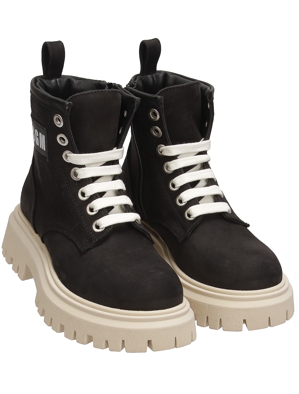 Чёрные ботинки со светлой подошвой