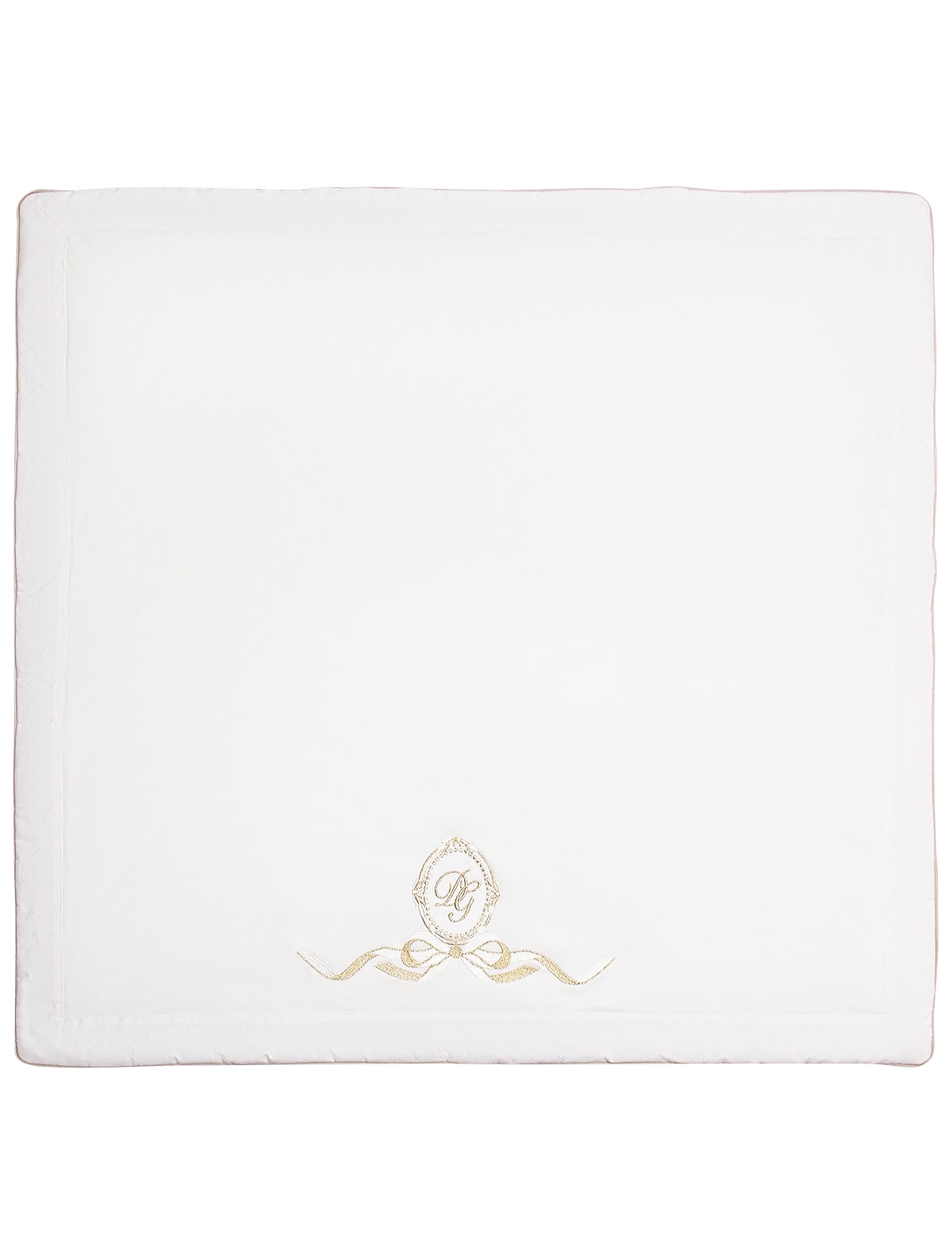 Кремовое одеяло с вышивкой