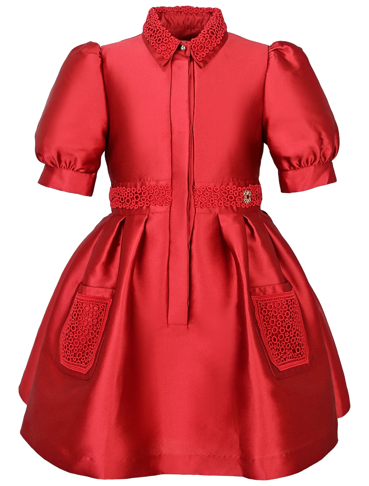 Красное платье с вышивкой