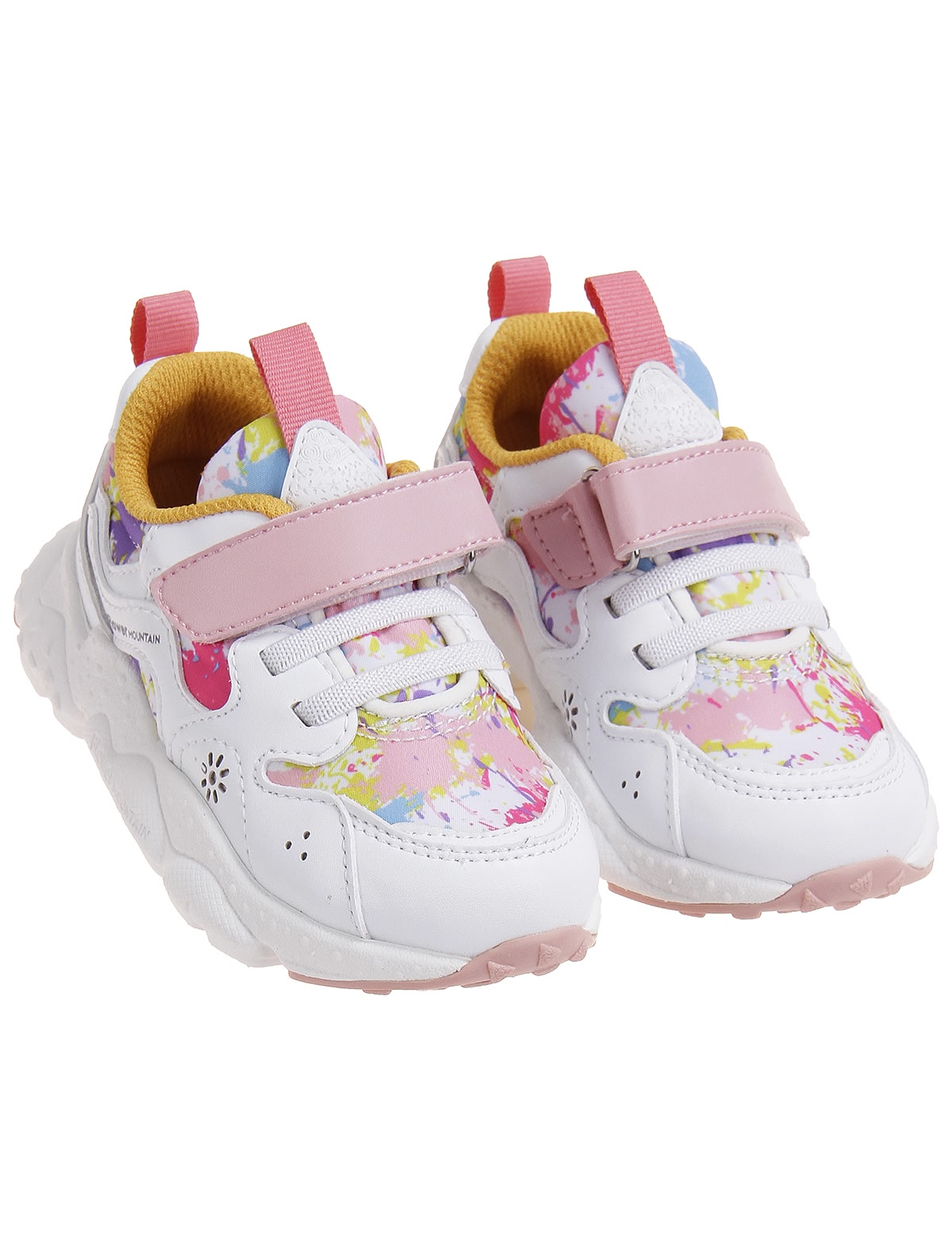 Кроссовки с разноцветным принтом