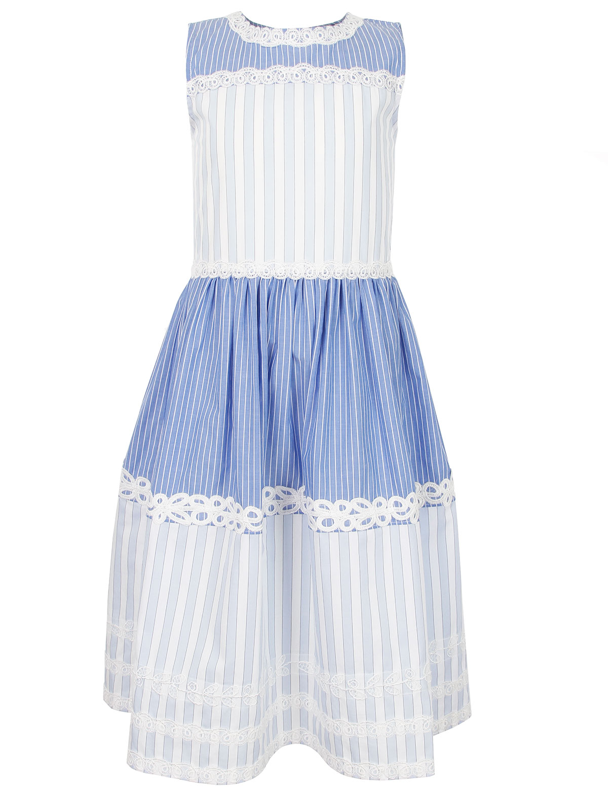 Голубое платье с отделкой из кружева