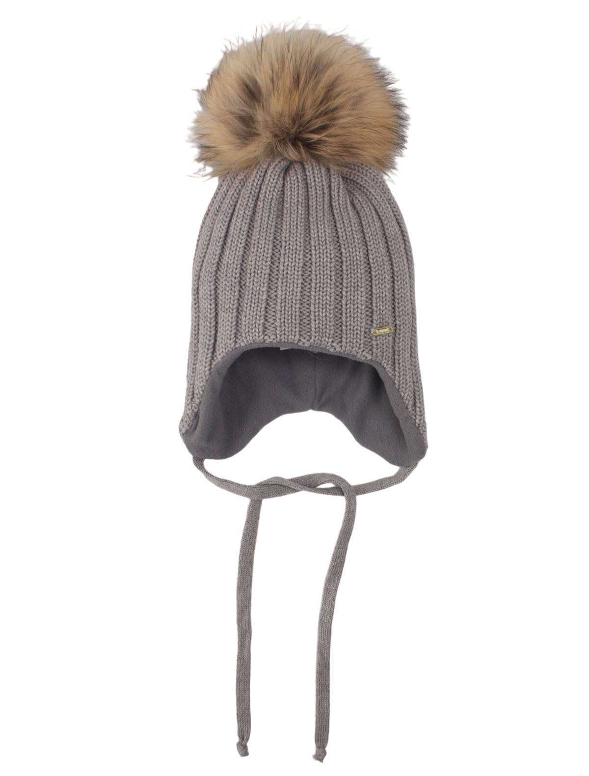 Серая шапка с пумпоном