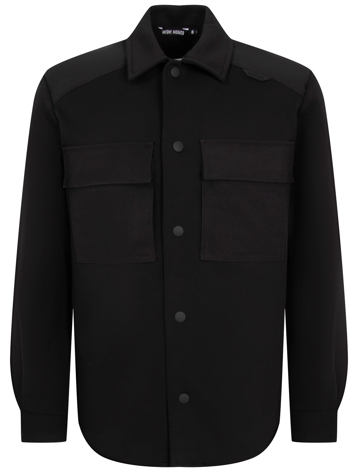 Черная рубашка с нагрудными карманами