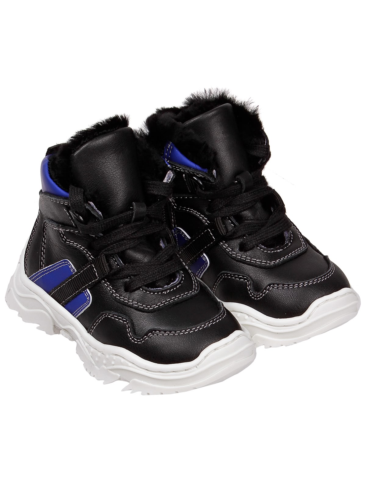 Утепленные кроссовки на шнуровке