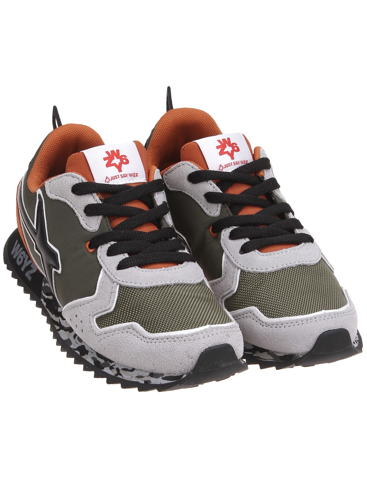 Кроссовки на шнуровке из комбинированных материалов