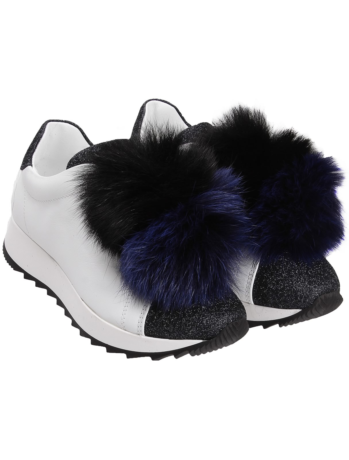 Кроссовки с меховыми помпонами