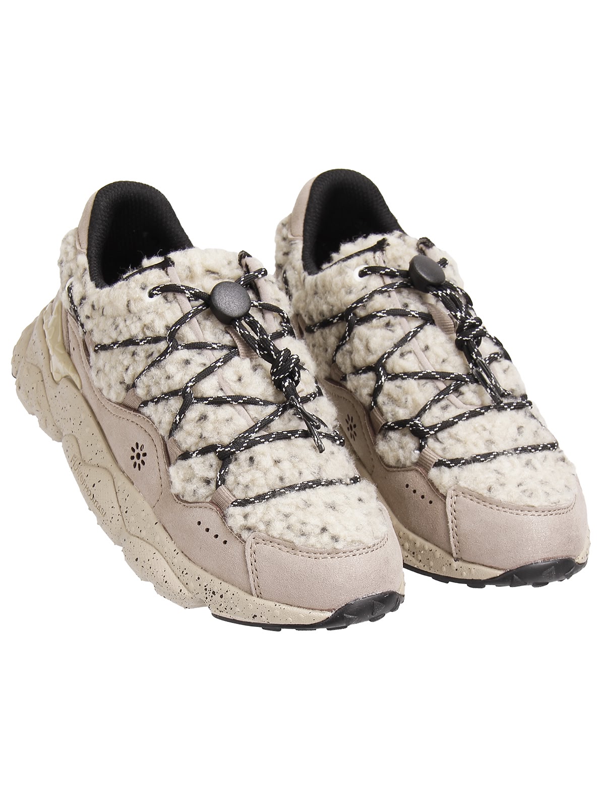 Кроссовки песочного оттенка