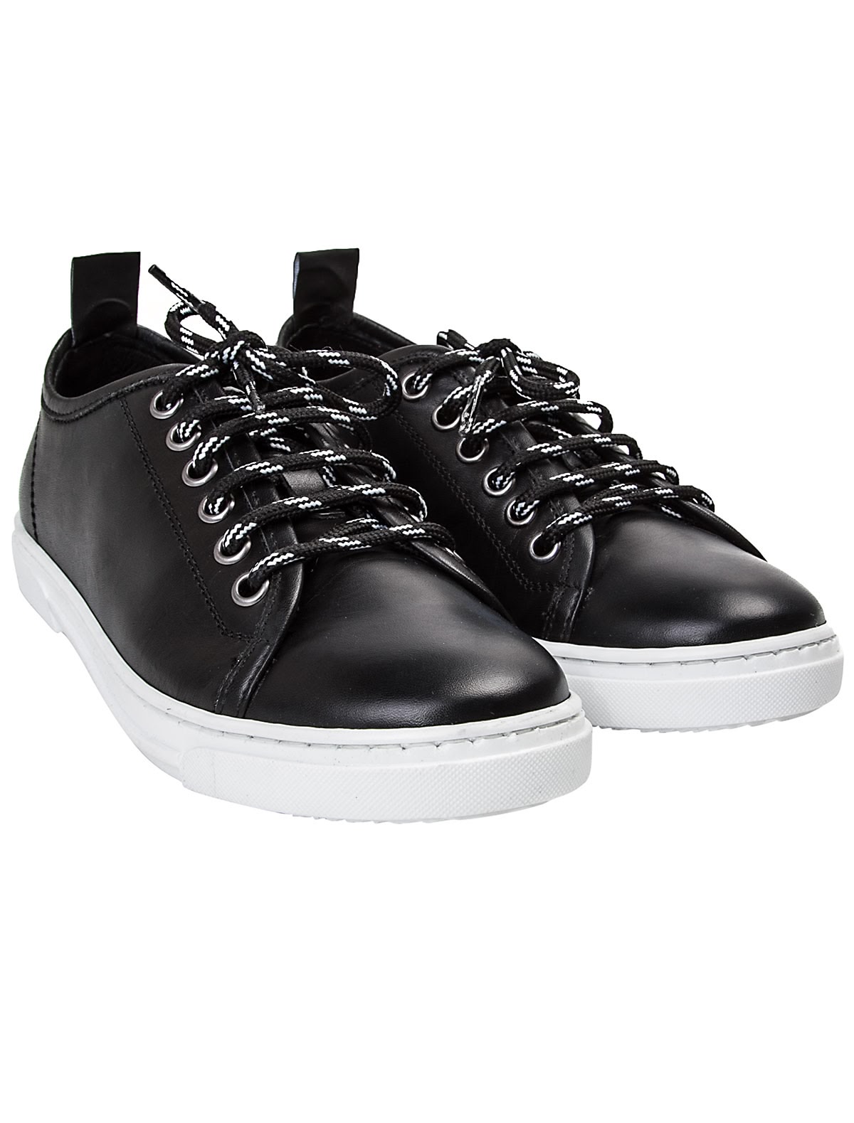 Черные кеды на шнуровке