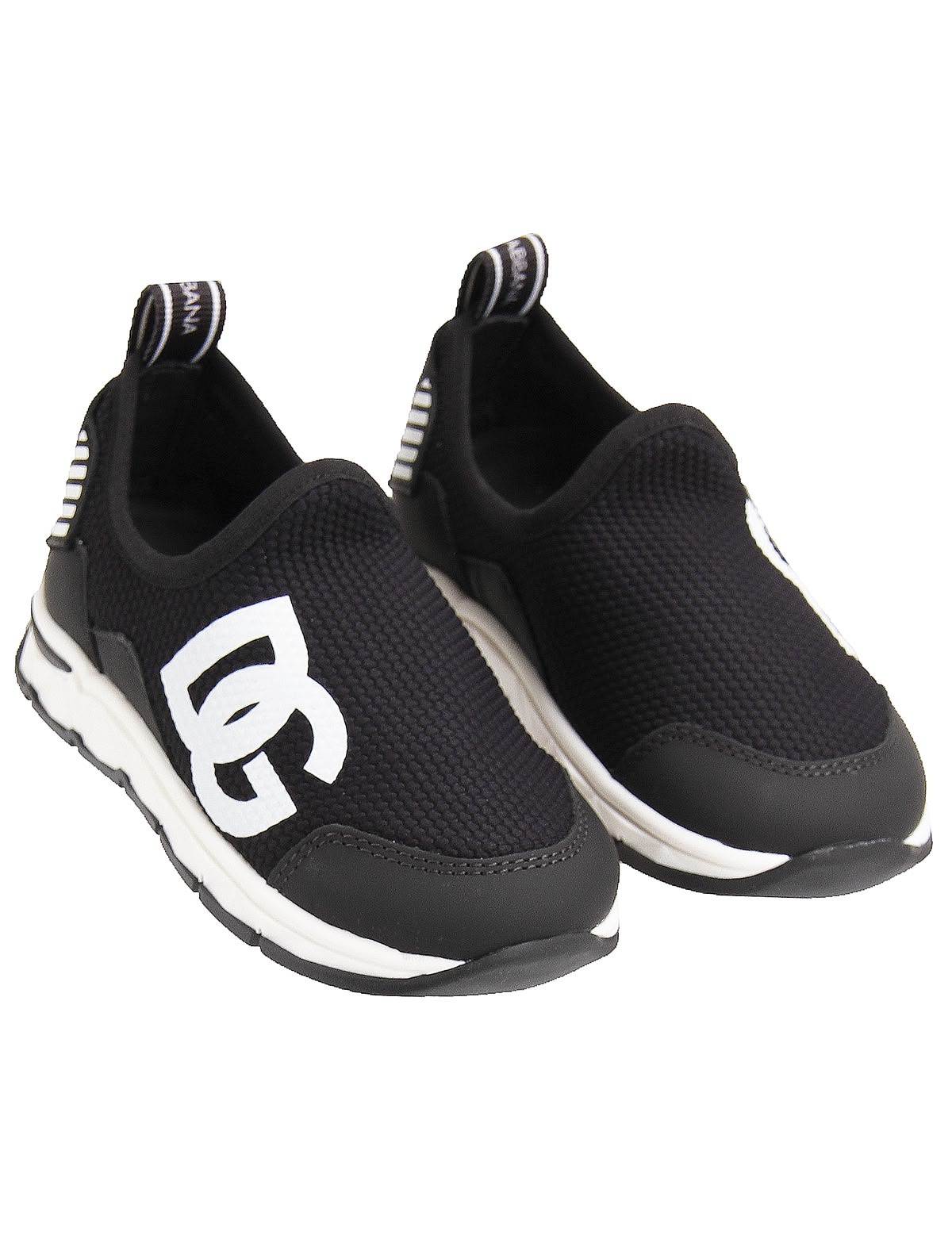 Черные кроссовки с контрастным логотипом