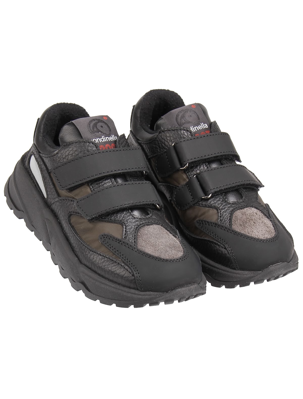 Кроссовки из комбинированных материалов