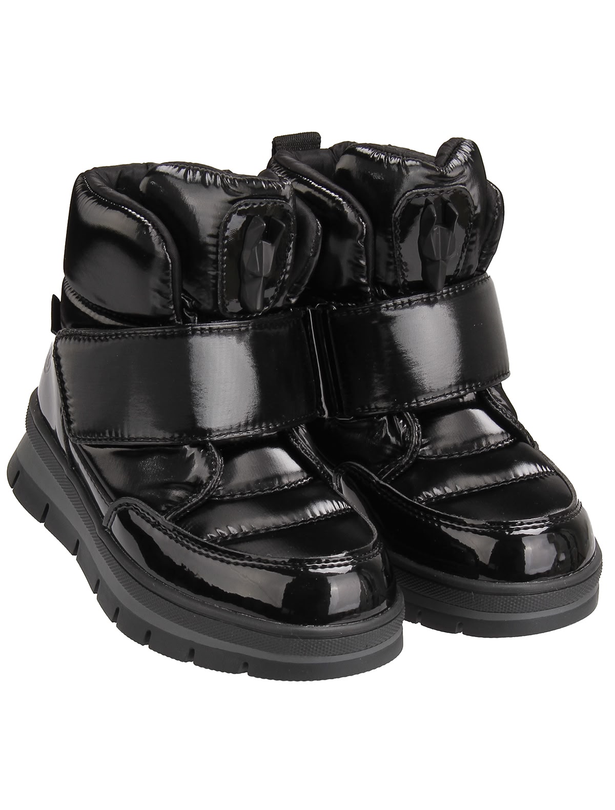 Ботинки с лакированными элементами