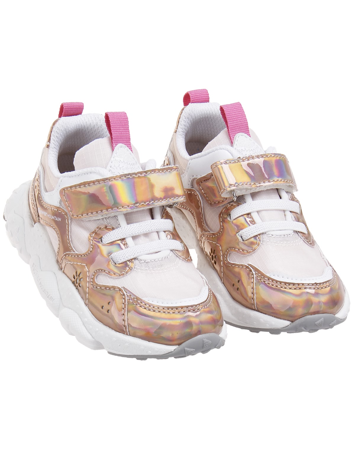 Кроссовки с голографическим эффектом