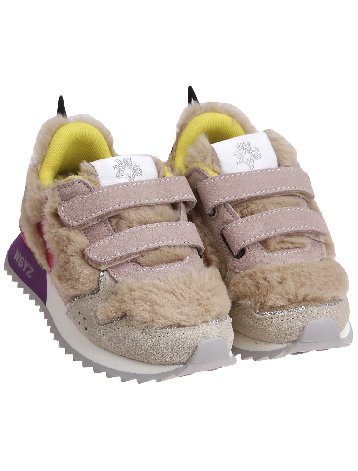 Кроссовки с декором из экомеха