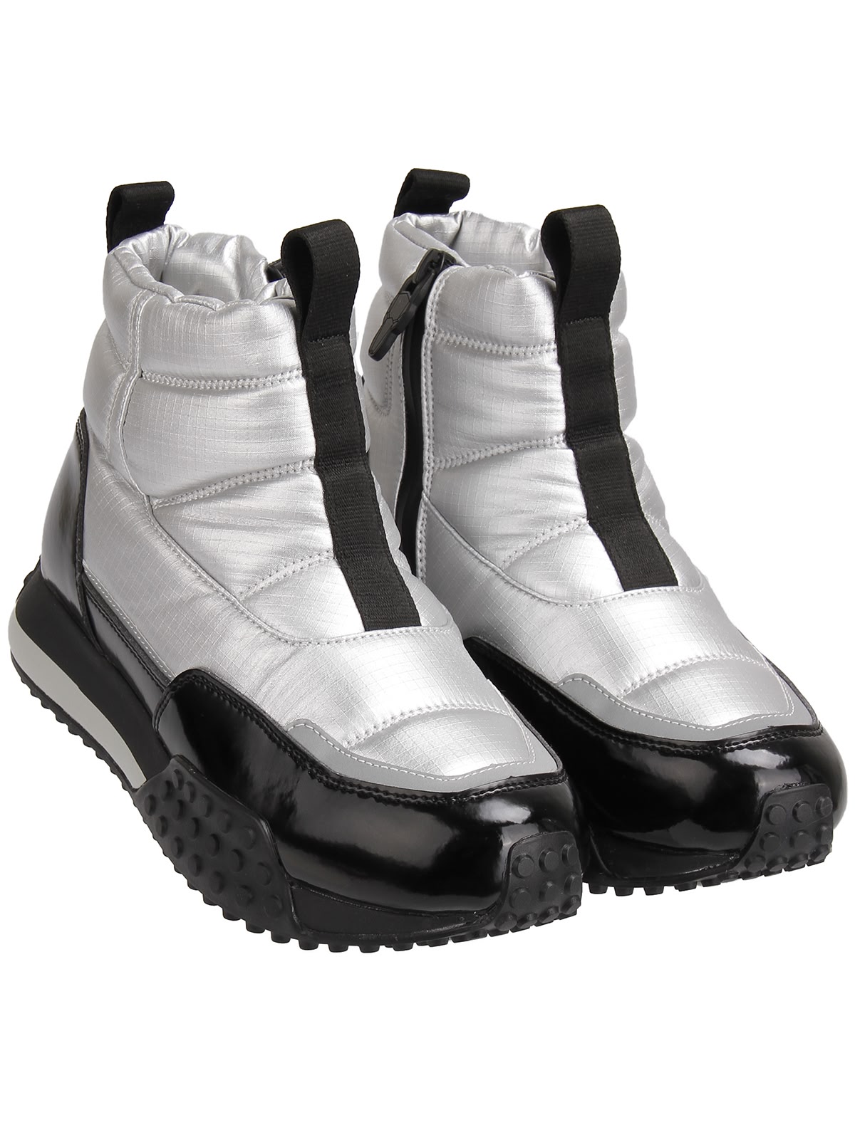 Серебристые ботинки