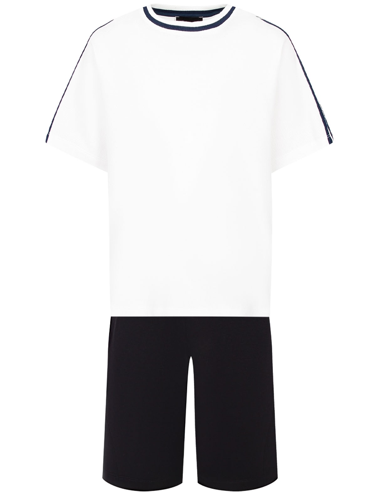 Комплект из шорт и футболки