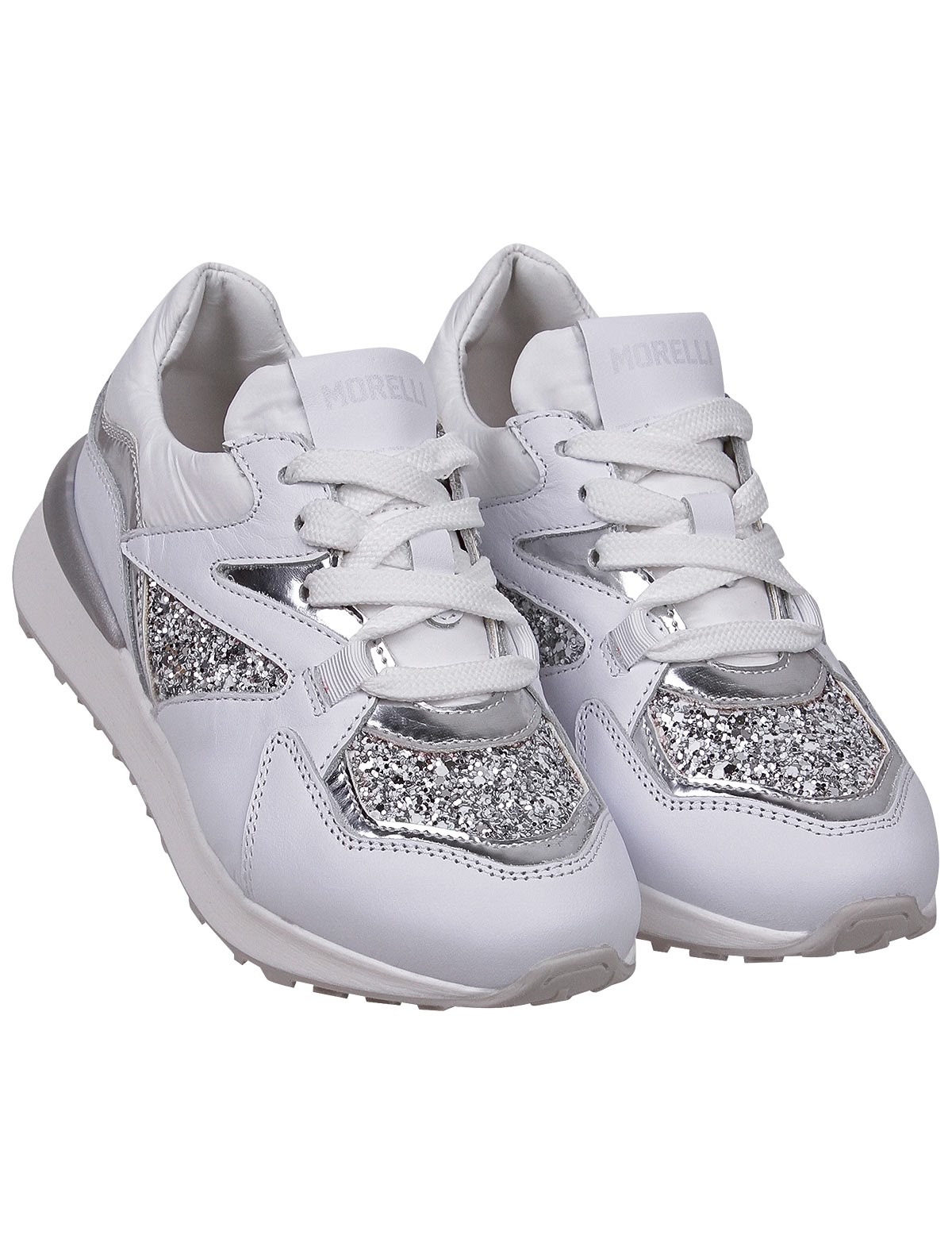 Белые кроссовки с серебристыми вставками