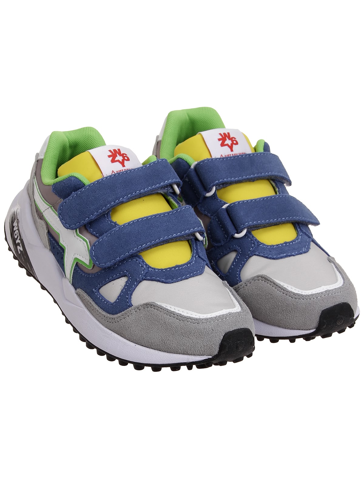 Серые кроссовки на липучках