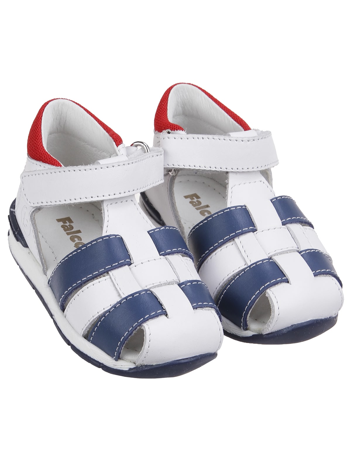 Сандалии с закрытым мысом