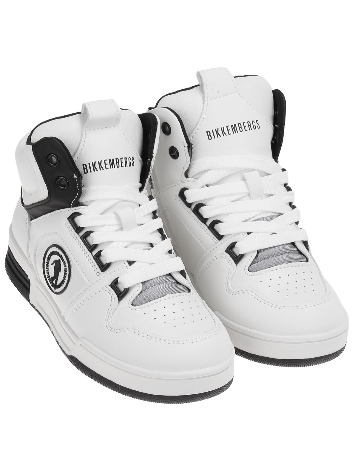 Белые кеды с логотипом