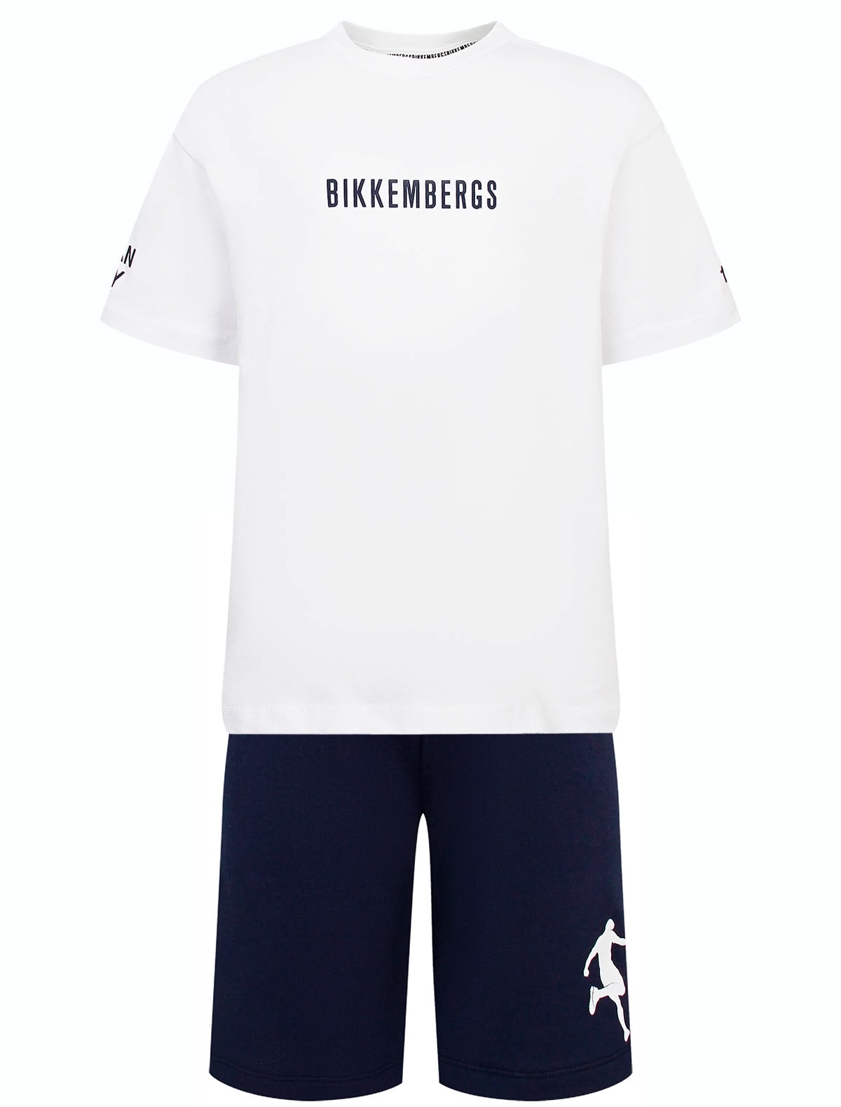 Комплект из белой футболки и синих шорт