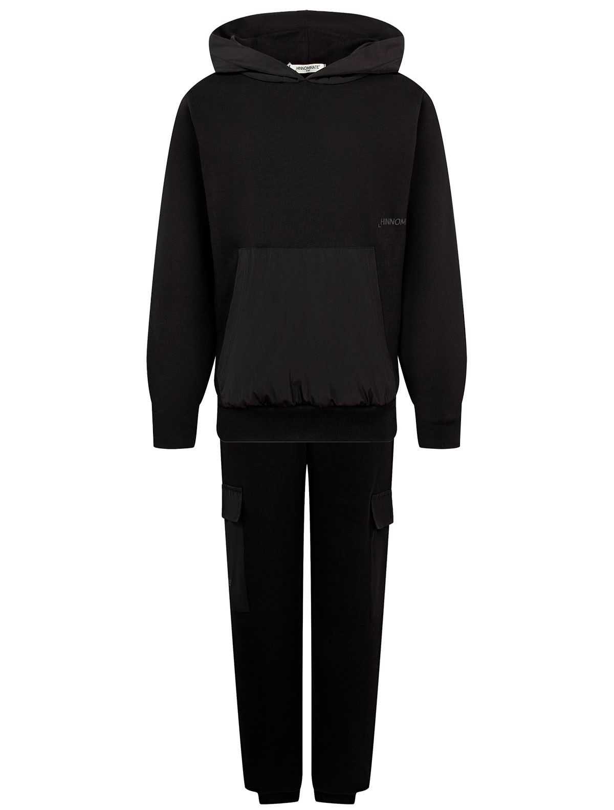 Чёрный спортивный костюм