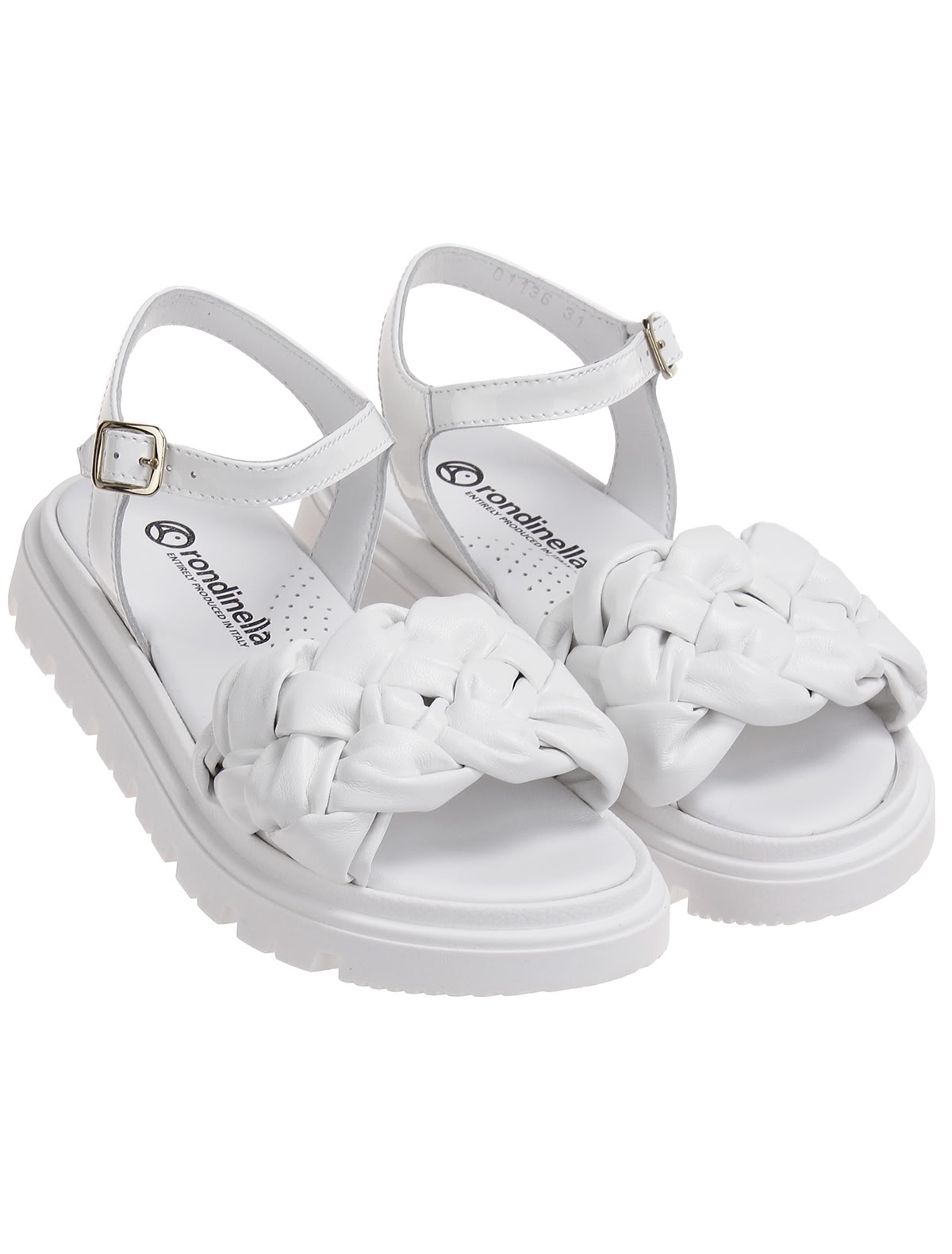 Белые босоножки с плетением