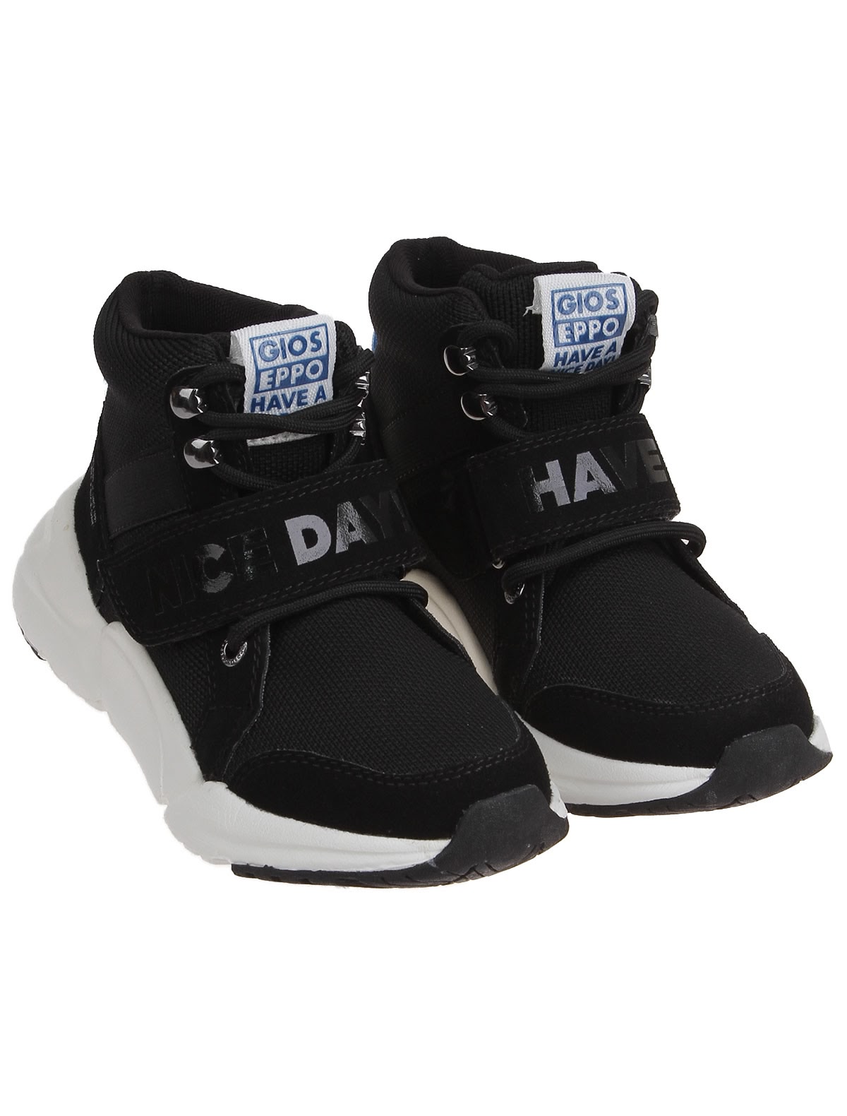 Кроссовки на шнуровке с массивной подошвой