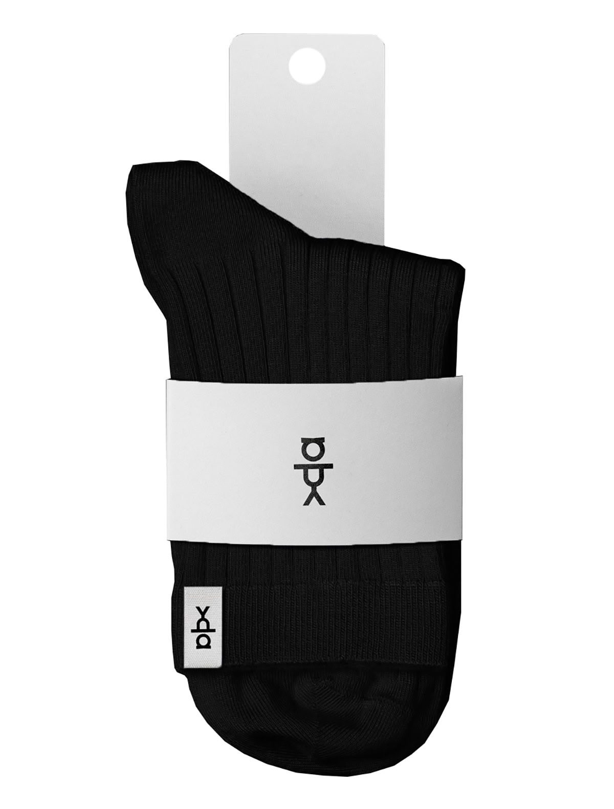 Черные носки средней длины