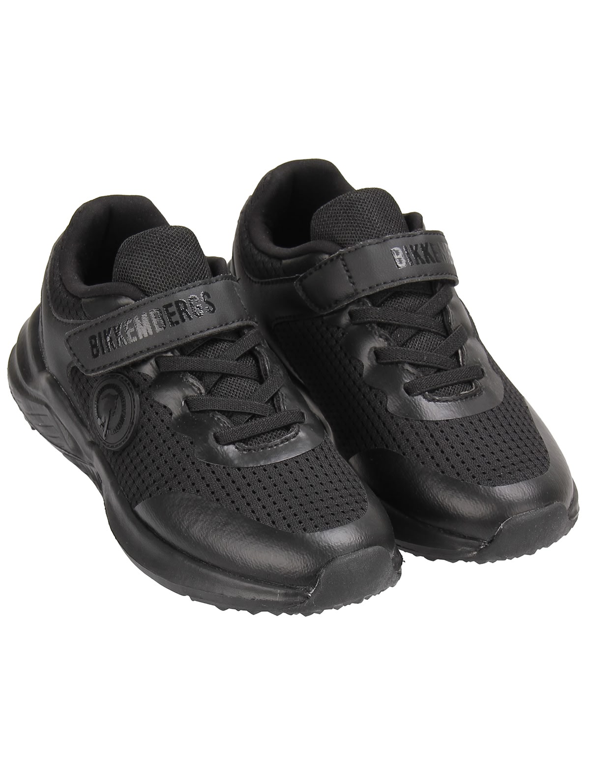 Кроссовки из комбинированных материалов