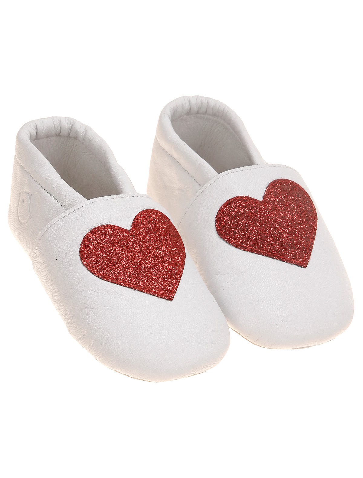 Белые пинетки с алым сердцем