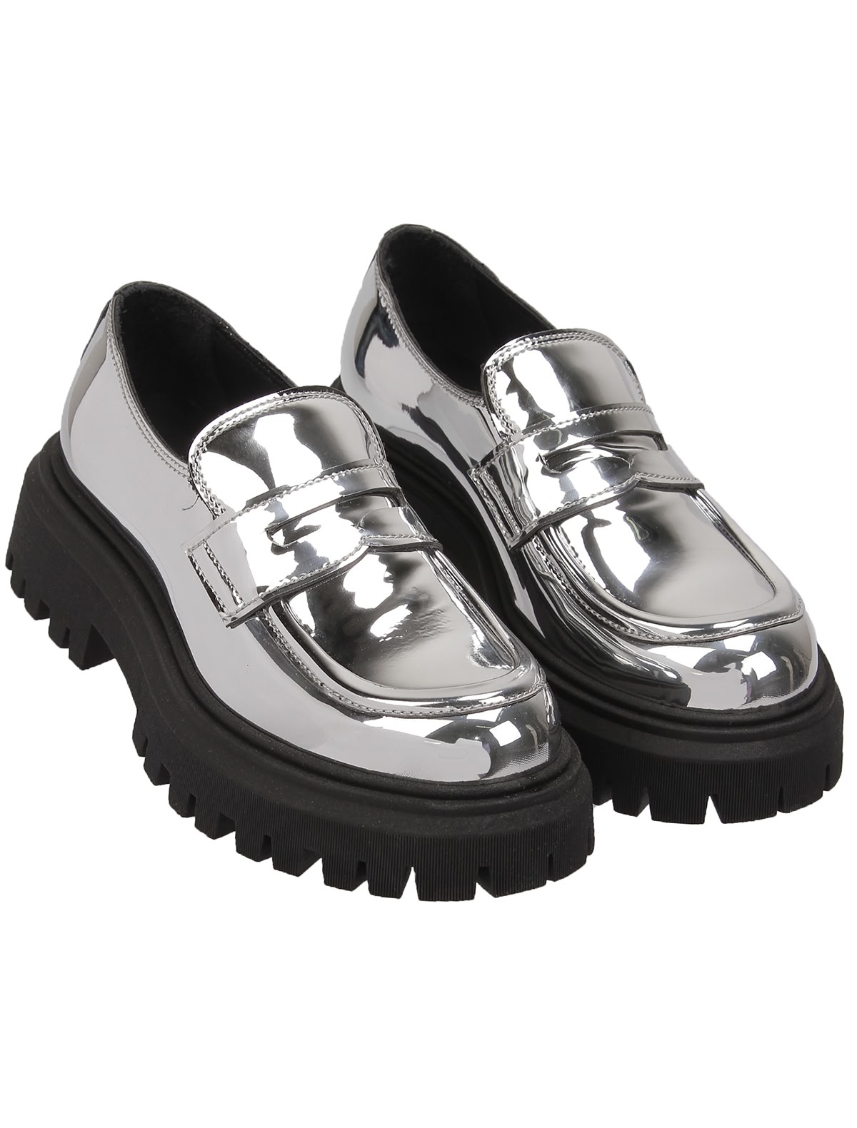 Серебристые лоферы