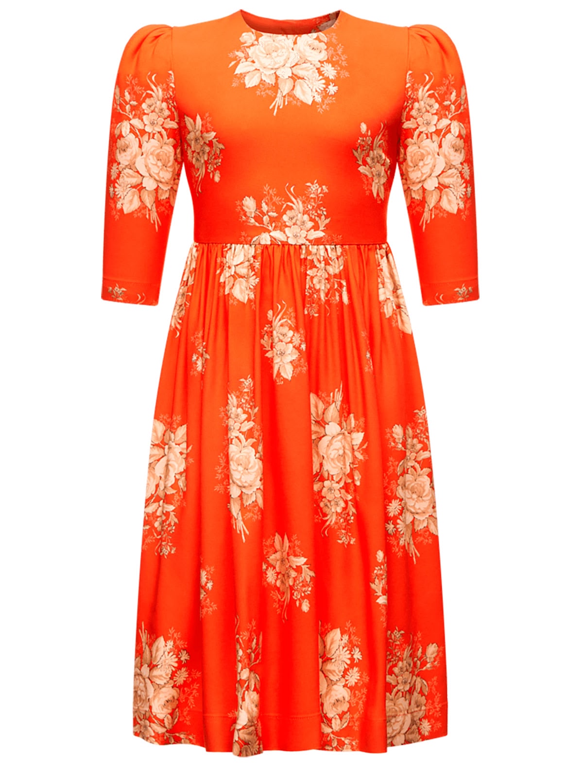 Красное платье с цветочным узором