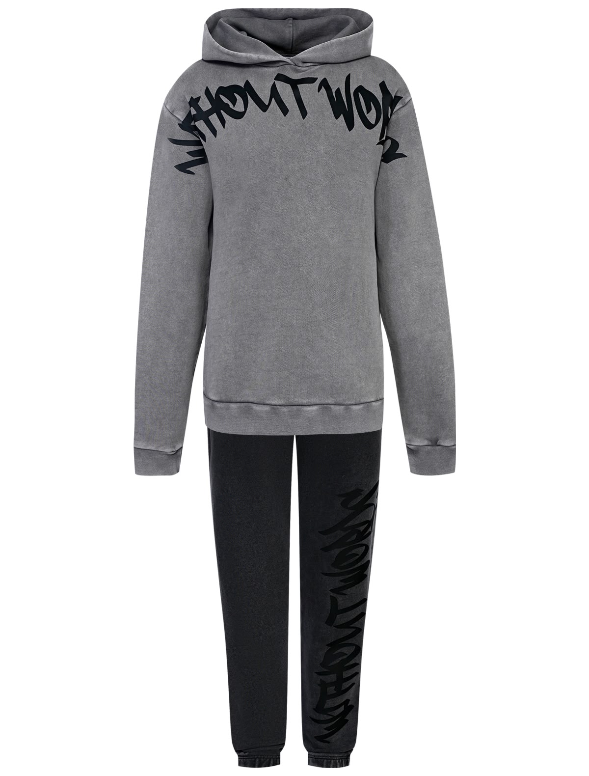 Серый спортивный костюм