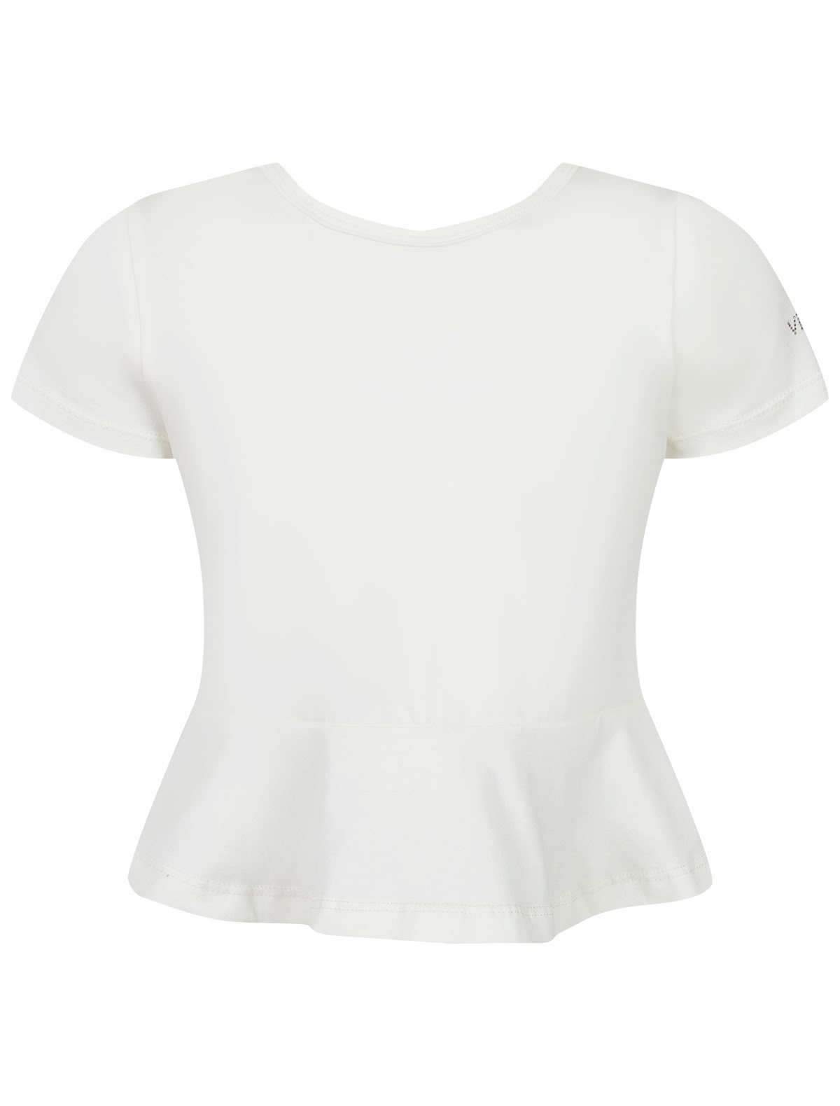 Молочная футболка с баской