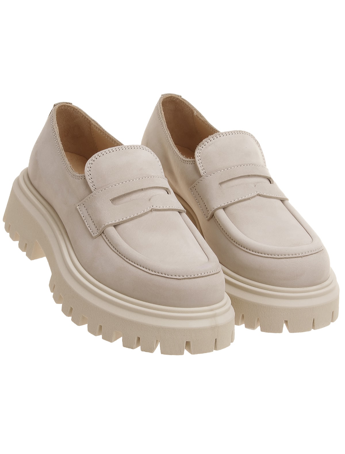 Бежевые лоферы на массивной подошве