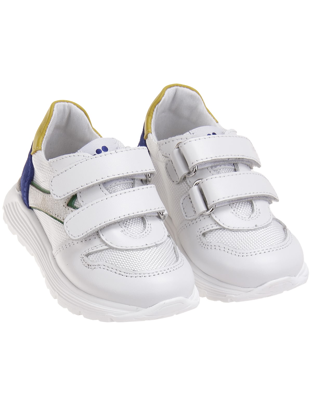 Кроссовки из комбинированных материалов