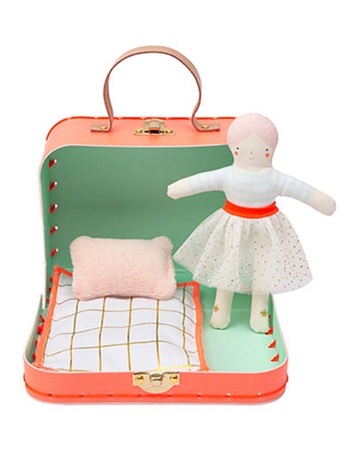 Кукольный чемодан
