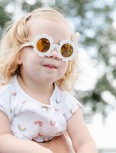 Солнцезащитные очки в белой оправе &quot;цветочек&quot; Babiators - 5254508270129 - Фото 2